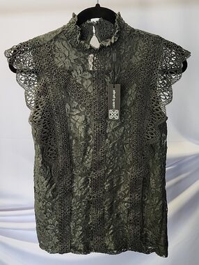 CABLE & GAUGE HIGH-NECK SLEEVELESS BLOUSE